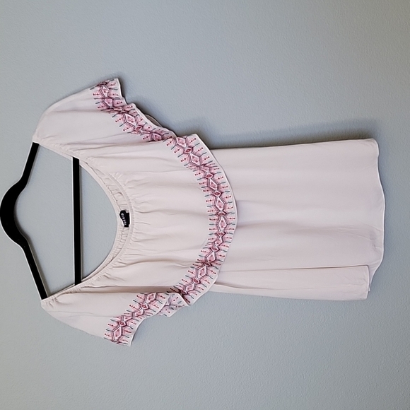 Torrid Hippie Senorita Boho Summer embroidered off the shoulder ruffle top - Picture 3 of 9